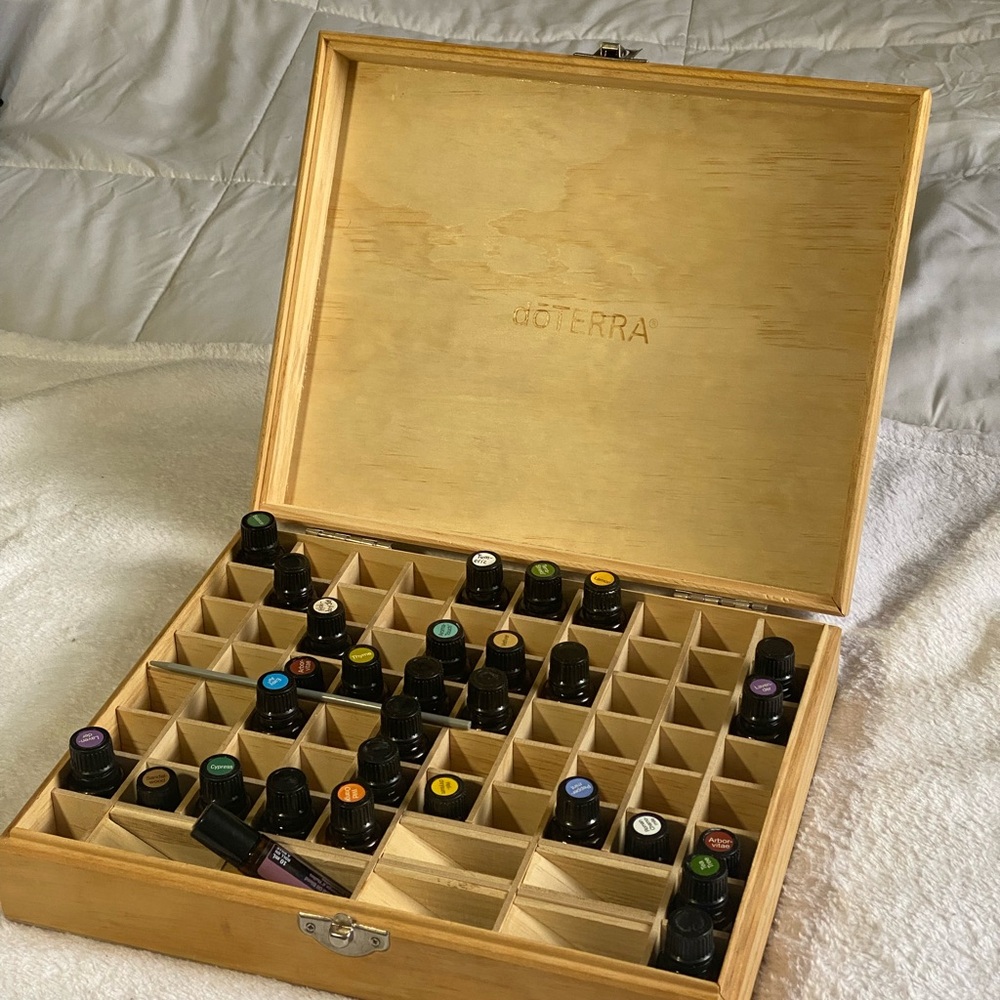 doTERRA Wooden Storage Box (RARE) - Picture 3 of 4